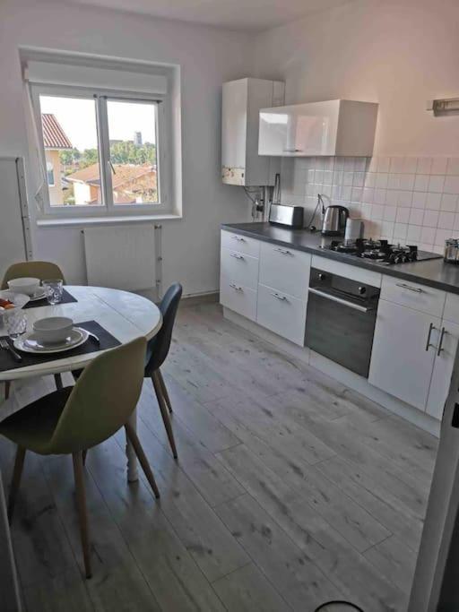 Charmant Appartement Au Calme Bourg-en-Bresse Dış mekan fotoğraf