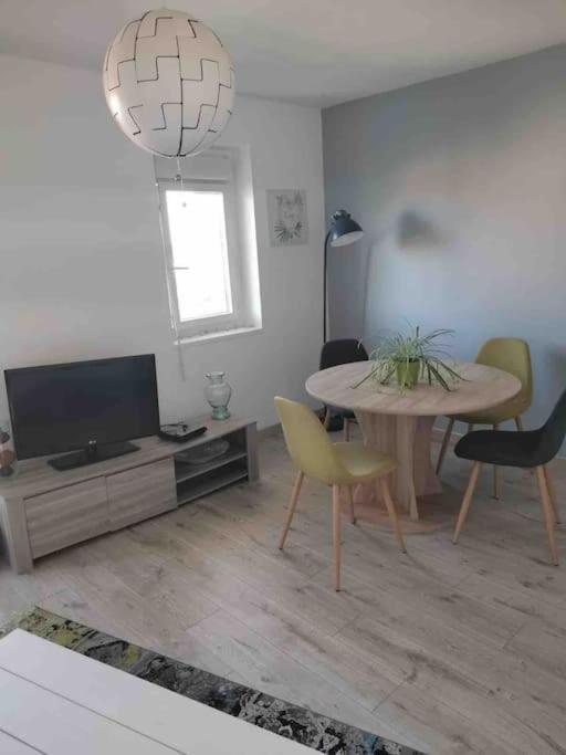 Charmant Appartement Au Calme Bourg-en-Bresse Dış mekan fotoğraf